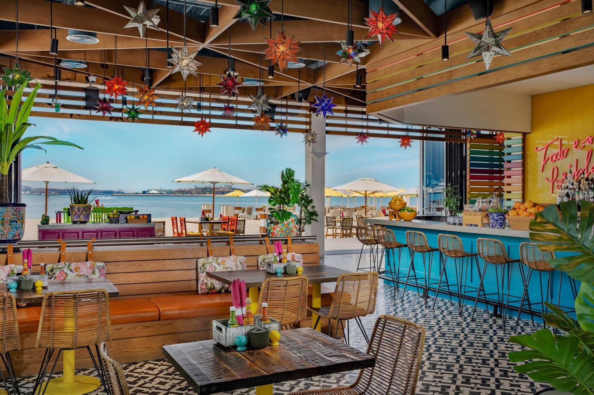 Marriott Resort Palm Jumeirah, Dubai Exterior foto The rooftop bar at the Hotel Indigo San Diego